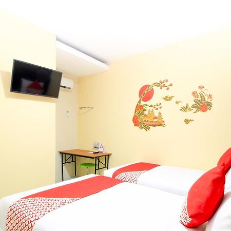 โอโย 217 A1 โฮเต็ล Hotel สุราบายา ภายนอก รูปภาพ