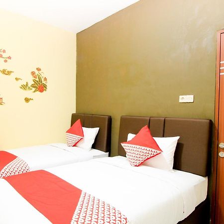 โอโย 217 A1 โฮเต็ล Hotel สุราบายา ภายนอก รูปภาพ