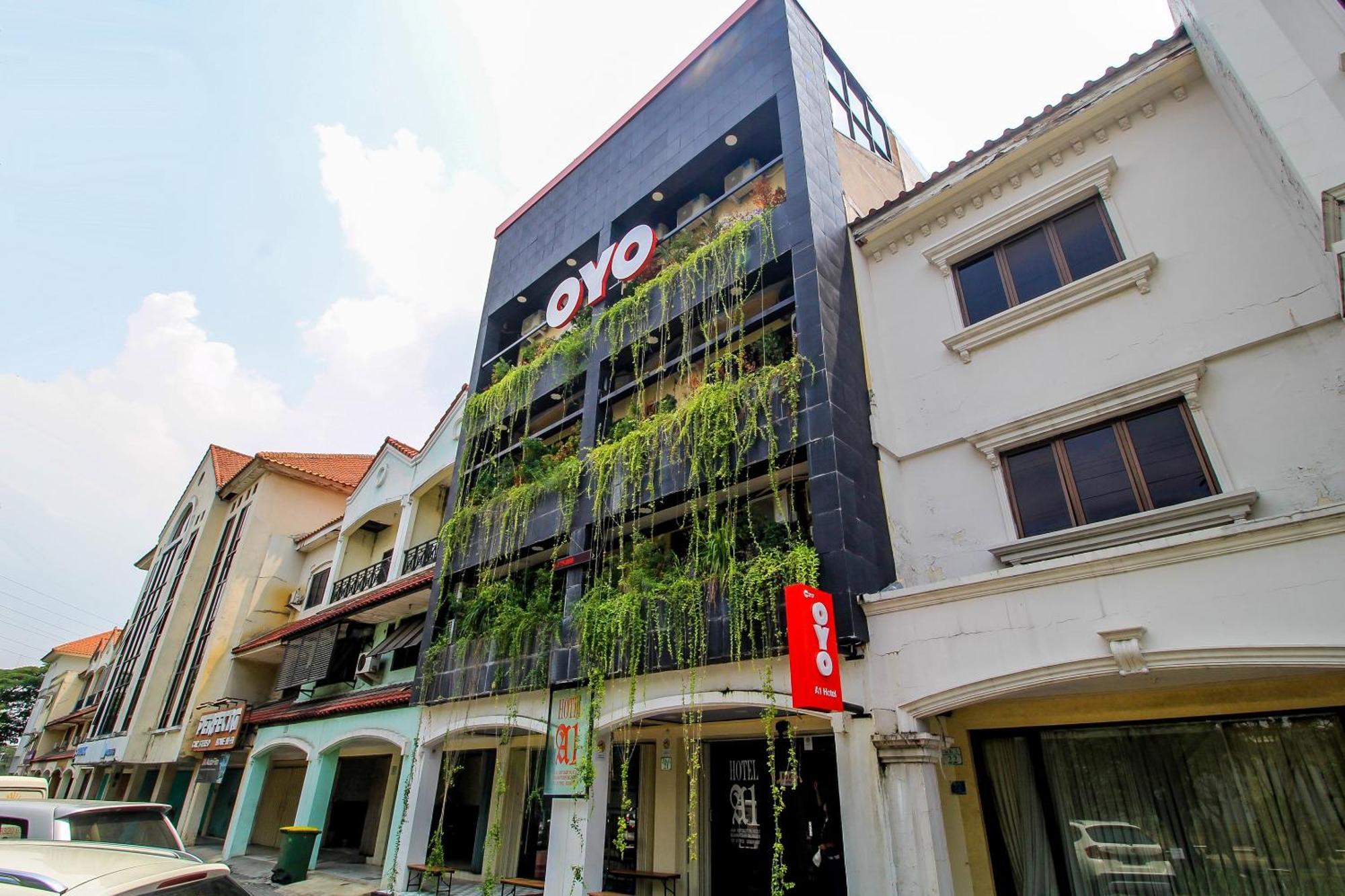 โอโย 217 A1 โฮเต็ล Hotel สุราบายา ภายนอก รูปภาพ